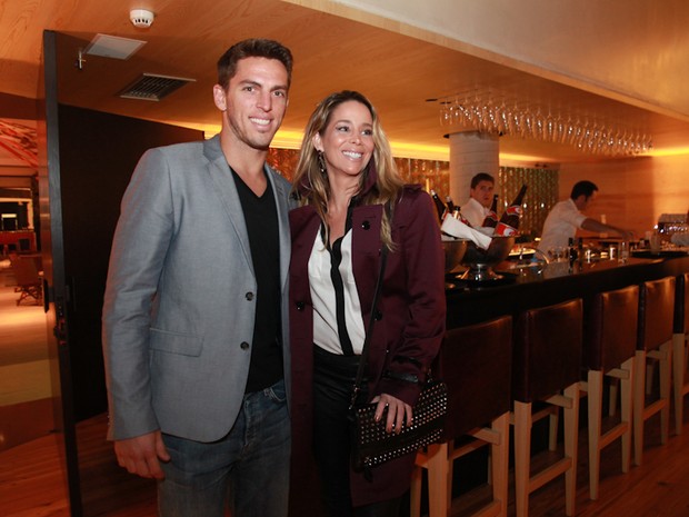 Amaury Nunes e Danielle Winits em inauguração de restaurante na Zona Oeste do Rio (Foto: Miguel Sá/ Divulgação)