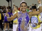 Milena Nogueira usa macacão com transparências em ensaio no Rio
