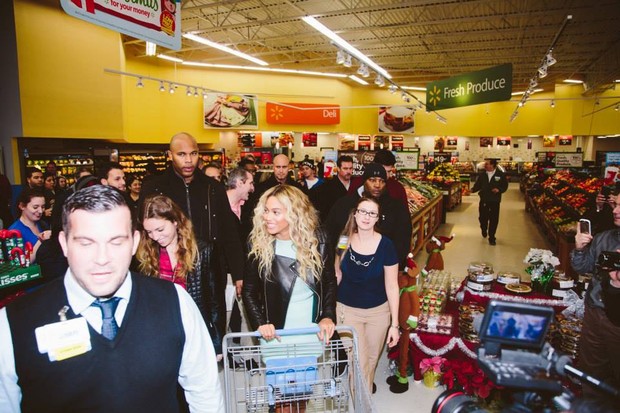 Beyoncé no Walmart (Foto: Reprodução do Facebook)