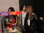 Carrocinha de pipoca faz sucesso em área vip no show de Anitta