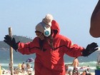 Anitta usa roupa de inverno para gravação em praia do Rio