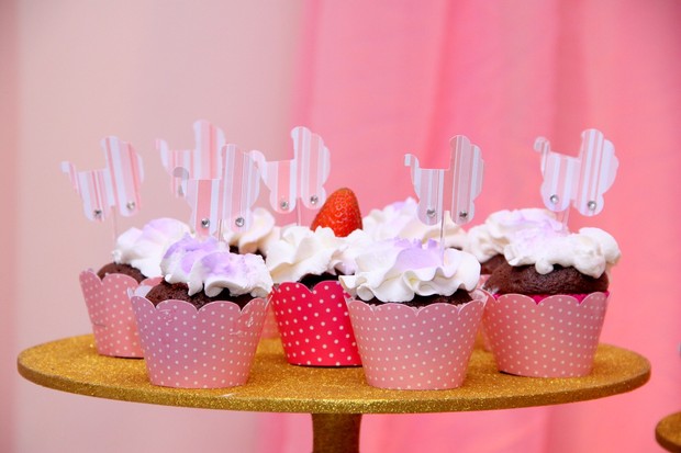 Detalhe dos cupcakes do chá de bebê de Debby Lagranha (Foto: Alex Palarea/AgNews)