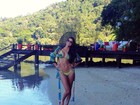 De bíquini, Miss Brasil exibe corpão em praia