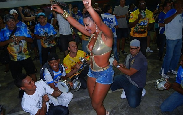 Cinthia Santos, madrinha da escola de samba Águia de Ouro  (Foto: Divulgação)