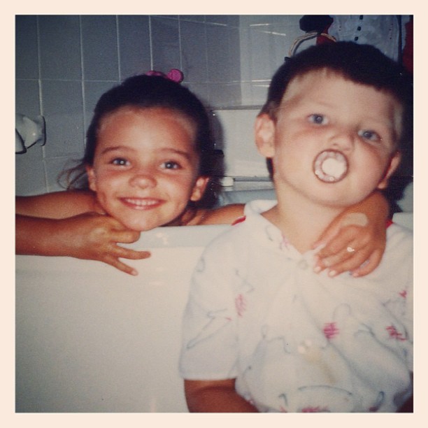 Miranda Kerr com o irmão Matty (Foto: Instagram/ Reprodução)