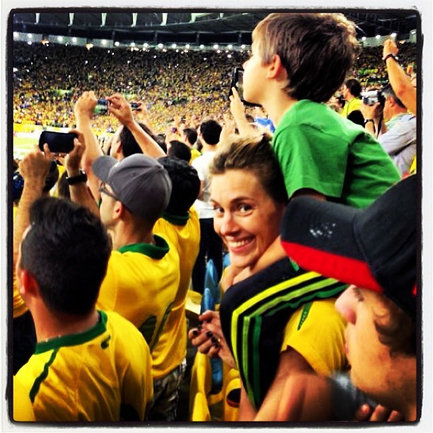 Carolina Dieckmann no jogo do Brasil (Foto: Instagram / Reprodução)
