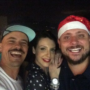Paulo Vilhena e Camila Rodrigues com o produtor Leo Fuchs em festa no Rio (Foto: Instagram/ Reprodução)