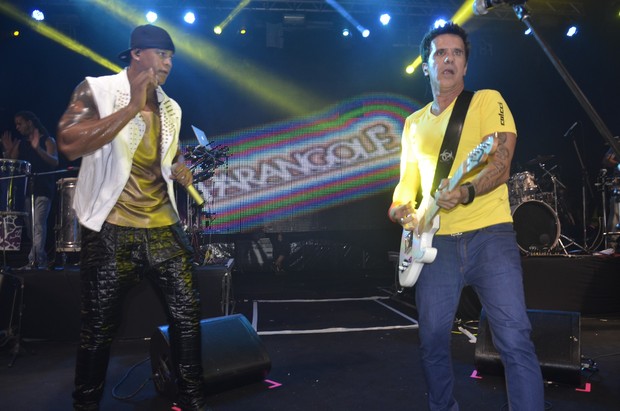 Léo Santana com Tuca Fernandes em show em Salvador, na Bahia (Foto: Fred Pontes/ Divulgação)