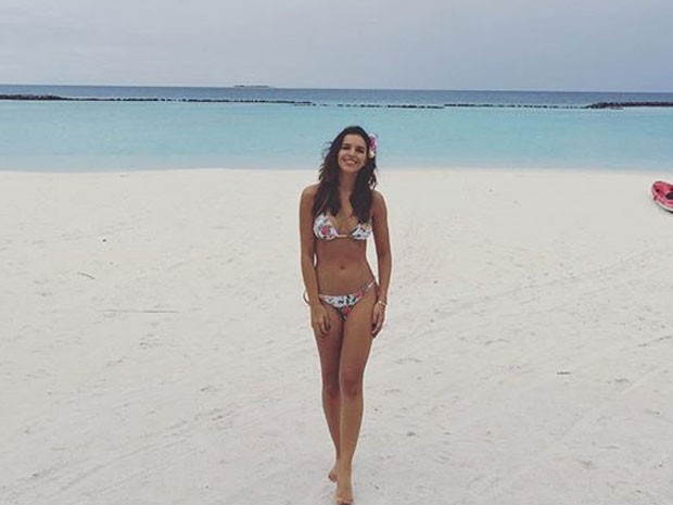 Mariana Rios posa de biquíni em praia (Foto: Instagram/ Reprodução)
