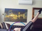 Sophia Abrahão mostra barriga seca e a elasticidade ao praticar pilates 