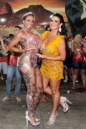 Alessandra Mattos e Solange Gomes na quadra da Porto da Pedra no Rio (Foto: Rodrigo dos Anjos/ Ag. News)