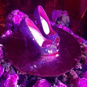 Sapato de Larissa Manoela em festa de 15 anos (Foto: Reprodução/ Instagram)