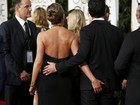 Noivo de Jennifer Aniston leva mão boba da atriz no Globo de Ouro