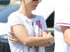 Britney Spears deixa barriga sequinha e com piercing à mostra