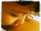 Filho de Nívea Stelmann dá 'beijinho no irmão': 'Mimando minha barriga'