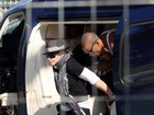Madonna anda de helicóptero após visita a favela