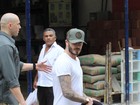 David Beckham grava comercial  de moto e tira foto com fãs no Rio