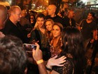 Integrantes do Jonas Brothers curtem a noite carioca em bar