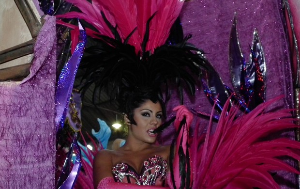 Deborah Caetano com fantasia de carnaval (Foto: Sérgio Castilho/Divulgação)