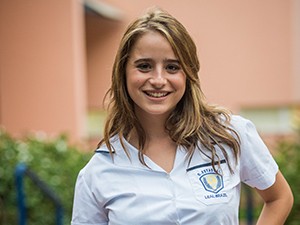 Manuela Llerena é Camila, aluna do Colégio Leal Brazil, na nova temporada de Malhação (Foto: João Cotta / TV Globo)