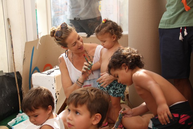 Luana Piovani e filhos (Foto: Wallace Barbosa/AgNews)