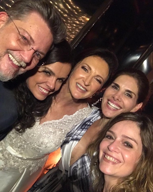 Kiko Mascarenhas, Marcella Muniz, Débora Olivieri, Helena Fernandes e Marcela Altberg (Foto: Reprodução/Instagram)