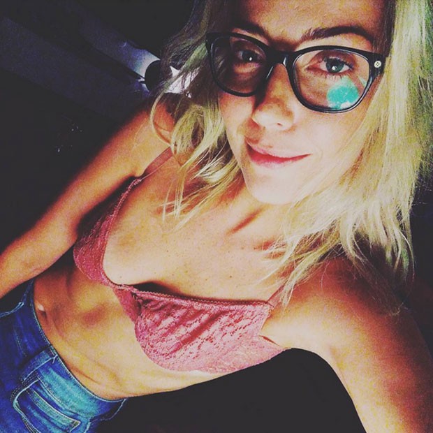 Luiza Possi posa de sutiã para selfie (Foto: Instagram/ Reprodução)