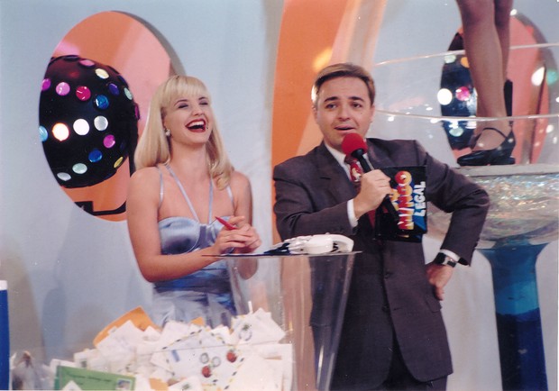 Alessandra Scatena quando era assistente de palco do Gugu, no início dos anos 1990 (Foto: Divulgação/SBT)