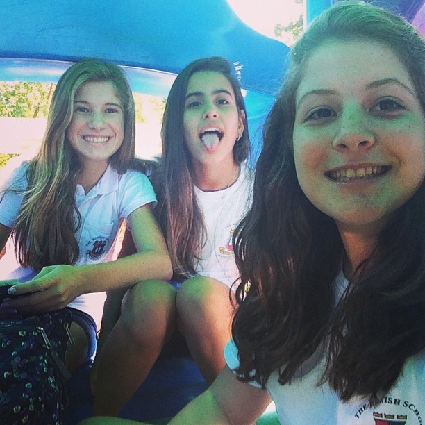 Ana Morais posta foto com amigas (Foto: Instagram)