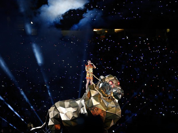 Katy Perry canta no Super Bowl em Glendale, no Arizona, nos Estados Unidos (Foto: Christian Petersen/ AFP)