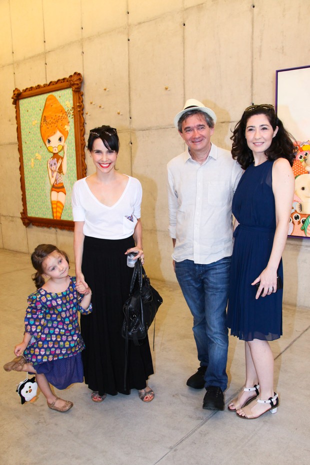 Debora Falabella com a filha Nina, Serginho Groisman e a mulher (Foto: Manuela Scarpa /Foto Rio News)