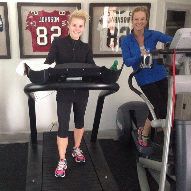 Jessica Simpson se exercita com amiga (Foto: Instagram/ Reprodução)