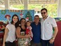 Nathalia Dill visita abrigo de crianças no Rio em comemoração ao Natal 