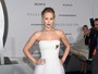 Jennifer Lawrence usa vestido tomara que caia em première de ‘Passageiros’