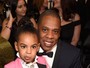 Blue Ivy, filha de Beyoncé, usa terninho rosa e rouba a cena no Grammy 2017