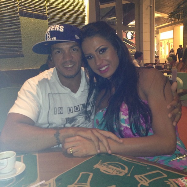 Belo e Gracyanne Barbosa jantam juntos no Rio (Foto: Instagram/ Reprodução)
