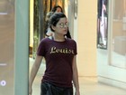 Grávida, Vanessa Giácomo passeia de shortinho em shopping