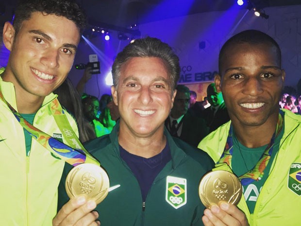 Thiago Braz, Luciano Huck e Robson Conceição em evento na Zona Oeste do Rio (Foto: Instagram/ Reprodução)