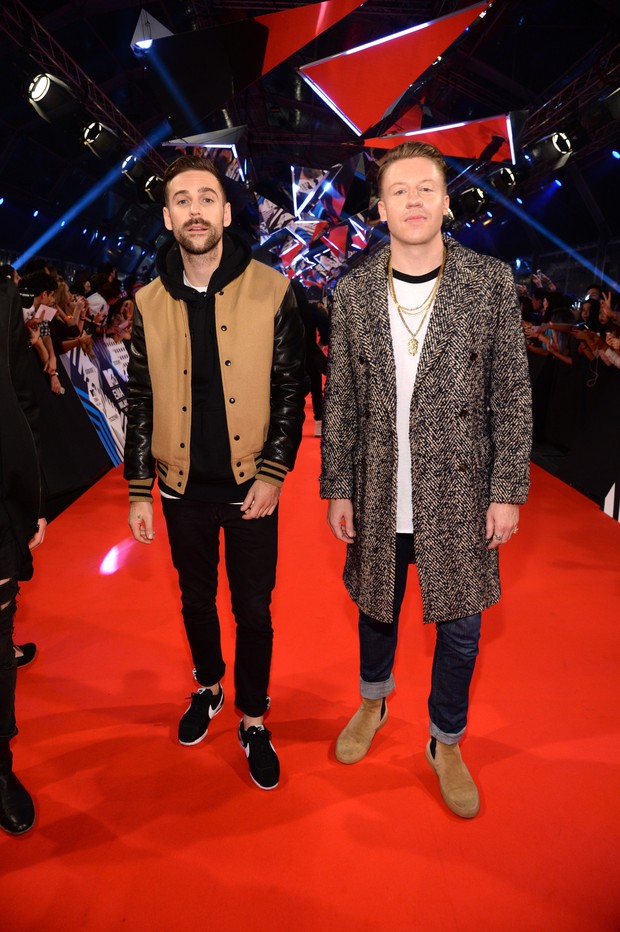 Ryan Lewis e Macklemore no MTV EMA 2015 (Foto: Getty Images)