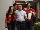 Renato Aragão vai a restaurante com a família em shopping do Rio