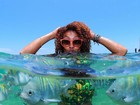 Sheron Menezzes posa debaixo d'água: 'Isso não é vida'