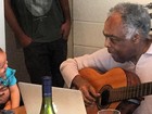 Gilberto Gil faz música para a bisneta e Preta mostra um trecho em encontro