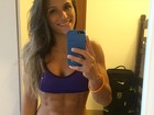 Jade Barbosa mostra barriga trincada em foto no espelho