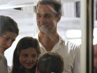 Matthew McConaughey ajuda jovens a conhecerem Robert Pattinson