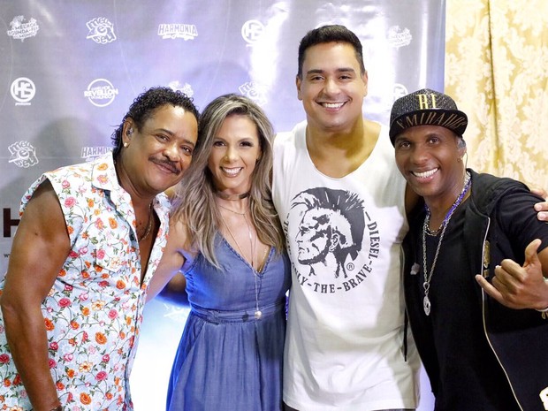 Compadre Washington, Carla Perez, Xanddy e Beto Jamaica em show em Salvador, na Bahia (Foto: André Assis/ Divulgação)