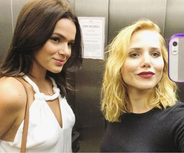Bruna Marquezine e Leticia Colin farão cenas quentes em Nada Será Como Antes (Foto: Reprodução/Instagram)