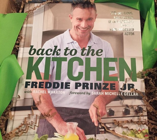 Capa do livro de culinária de Freddie Prinze Jr. (Foto: Reprodução/Instagram)