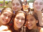 Amigas, filhas de Fátima Bernardes e Flávia Alessandra curtem piscina