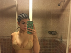 Kylie Jenner posa de lingerie e mostra cabelo com tranças