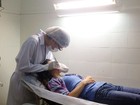 Ex-BBB Adriana posta foto durante aula prática de odontologia
